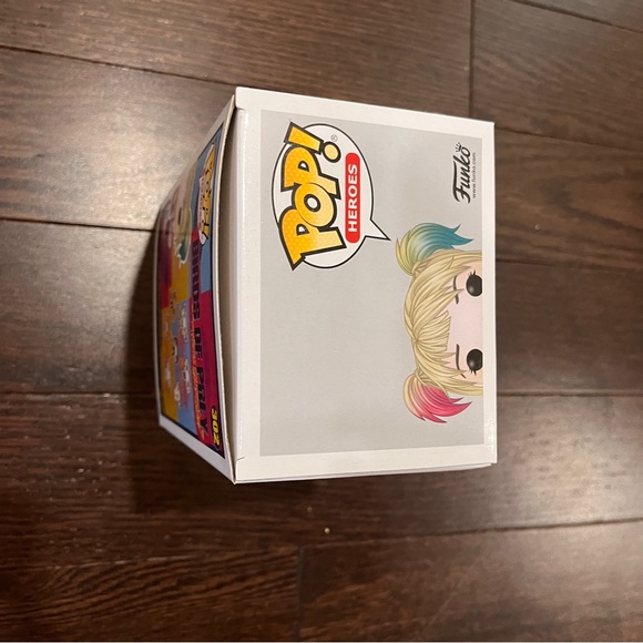 Pop! Heroes | Harley Quinn Caution Tape - Picture 4 of 6